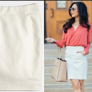 J Crew “The Pencil Skirt” - Sz 6 NWT - Ivory - HAS pockets !!